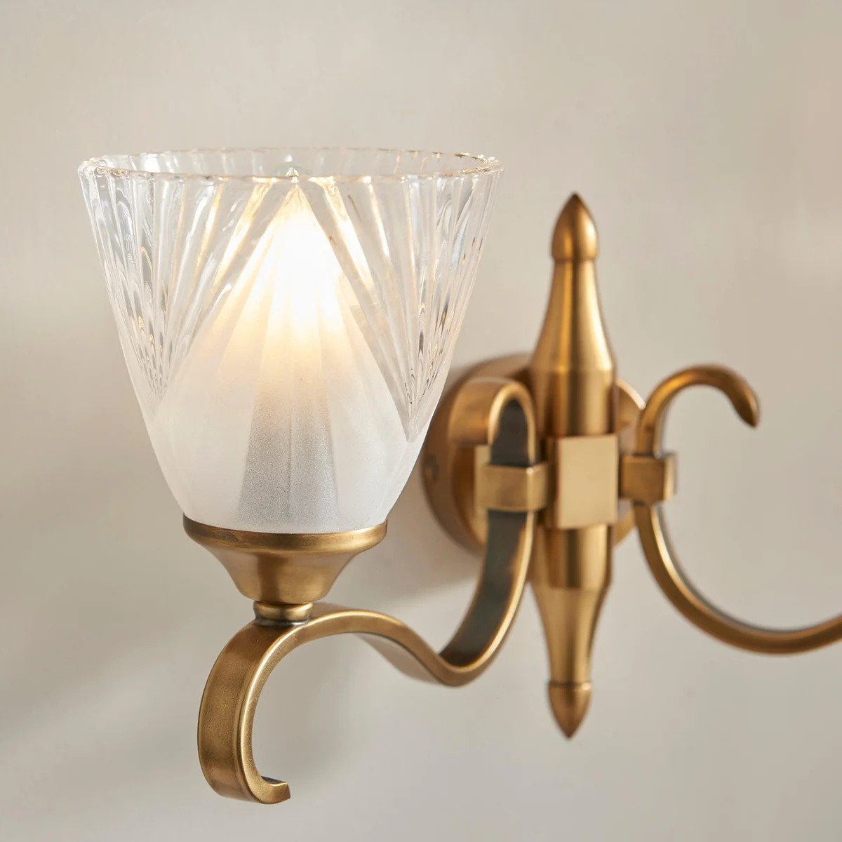 Lunetal Doppelwandleuchte – Vintage-Metallglas für Flur und Schlafzimmer