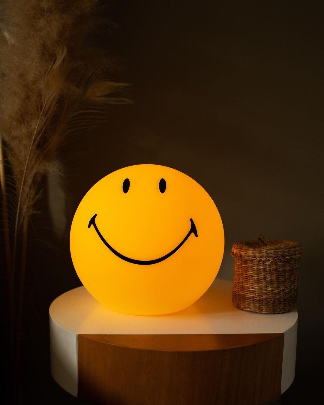 Smiling Wiederaufladbare Tischlampe - LED-Licht für Schlafzimmer &amp; Büro