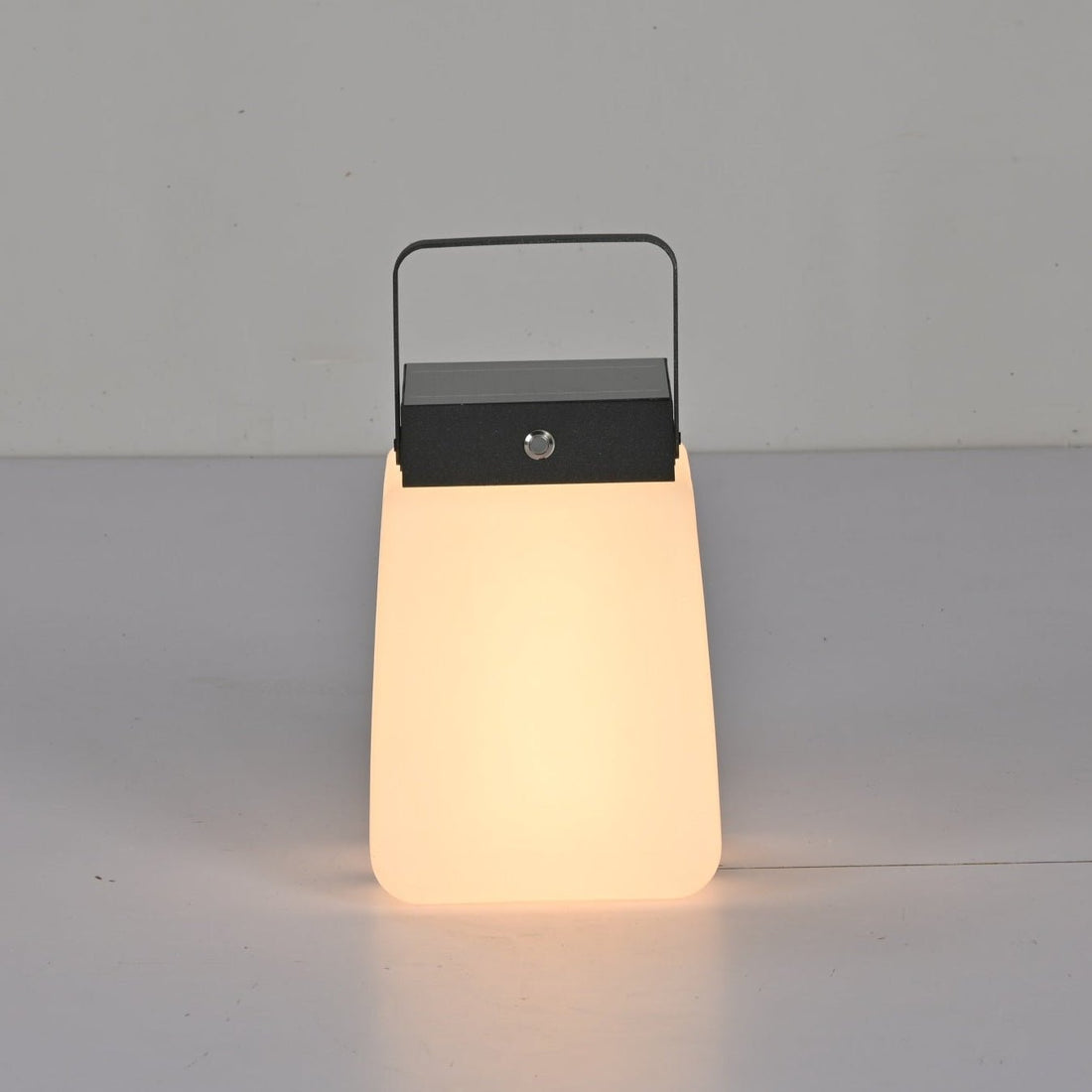 Tragbare Außenlaterne – Modernes LED-Licht für Garten &amp; Terrasse