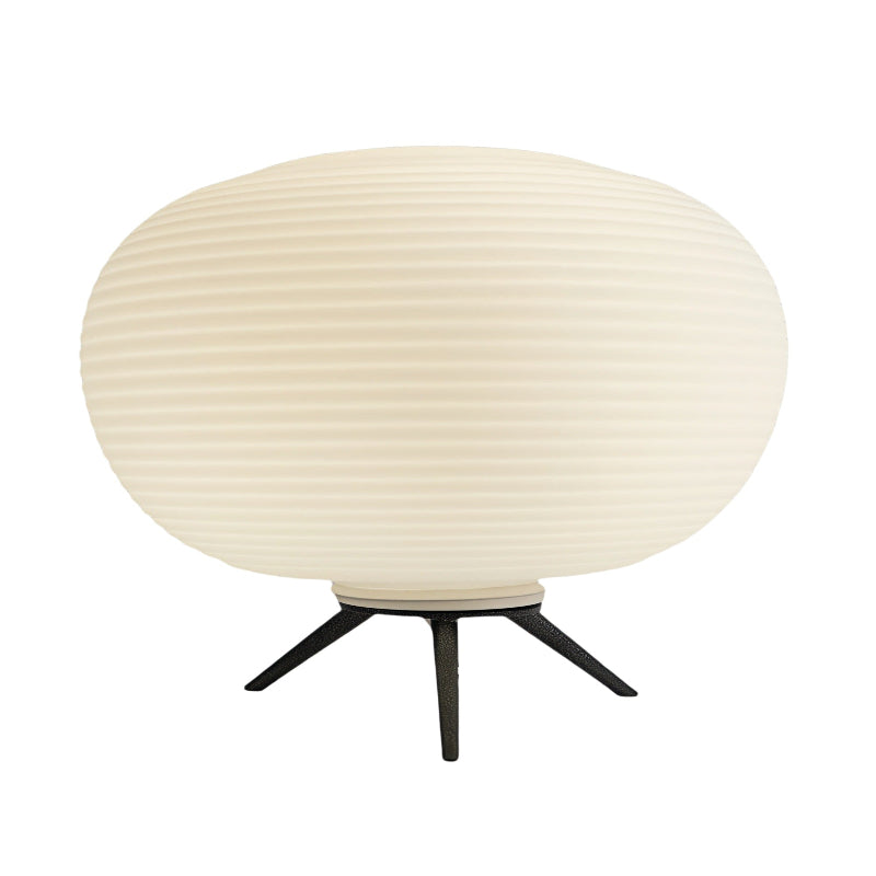 Minimalistische gerippte Tischleuchte aus Milchglas