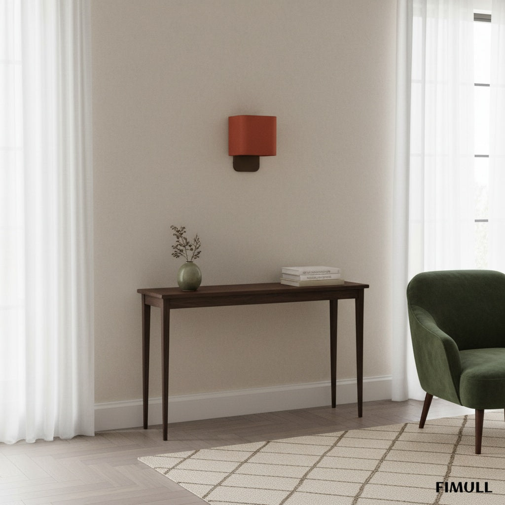 Elegante Wandleuchte Nolvara mit weichem Schirm und Metallarm