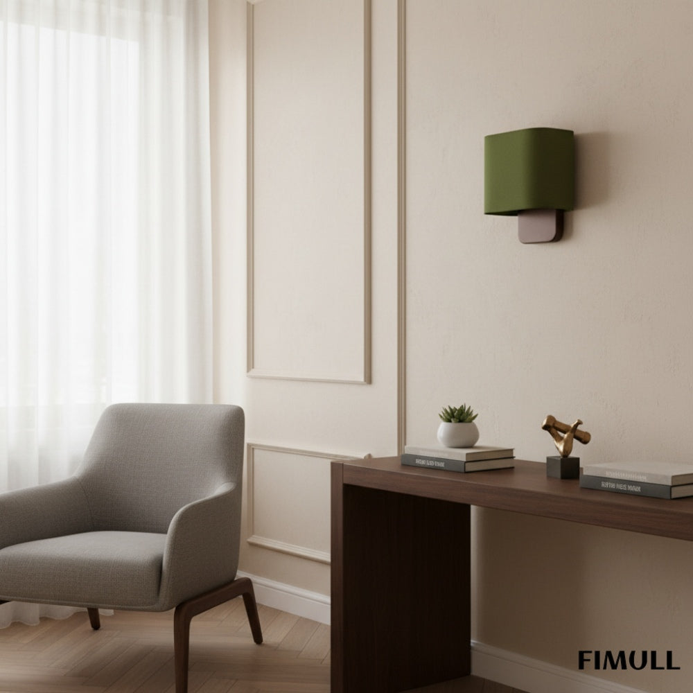 Elegante Wandleuchte Nolvara mit weichem Schirm und Metallarm