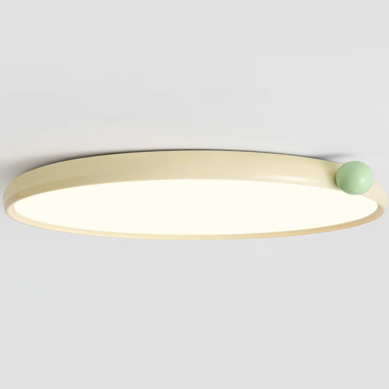 Minimalistische cremefarbene Deckenlampe mit dünner Scheibe