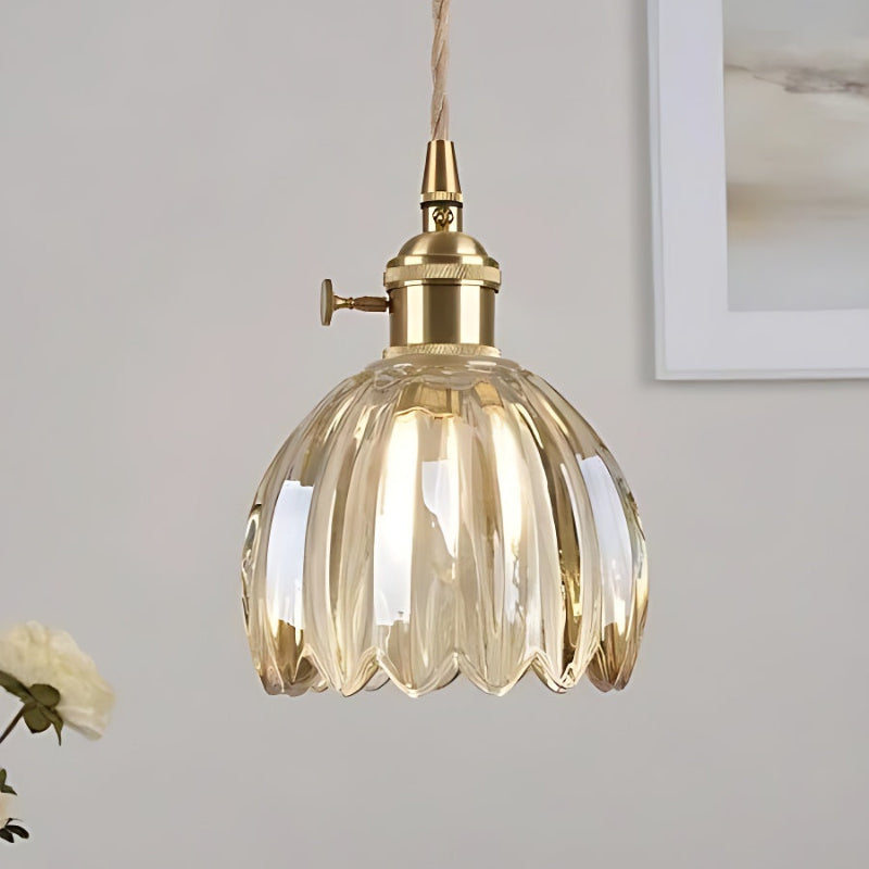 Retro Pendelleuchte mit Glasblütenknospen