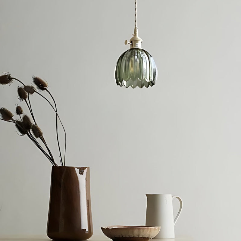 Retro Pendelleuchte mit Glasblütenknospen