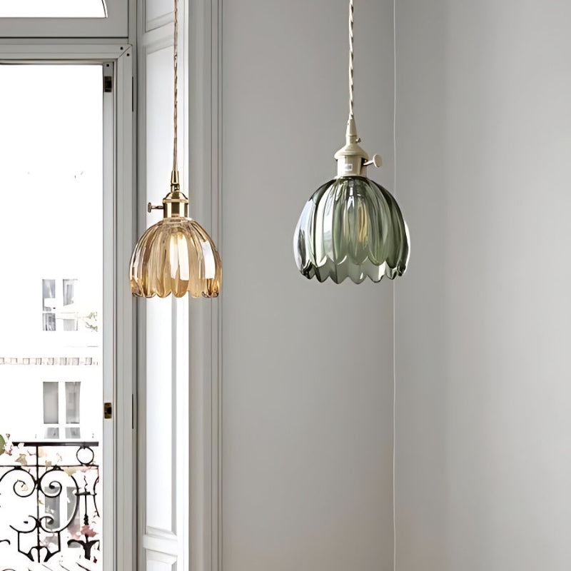 Retro Pendelleuchte mit Glasblütenknospen