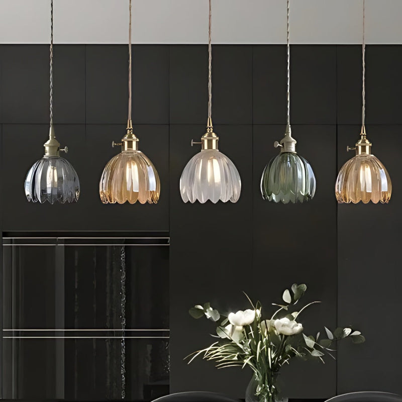 Retro Pendelleuchte mit Glasblütenknospen
