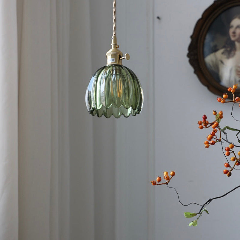 Retro Pendelleuchte mit Glasblütenknospen