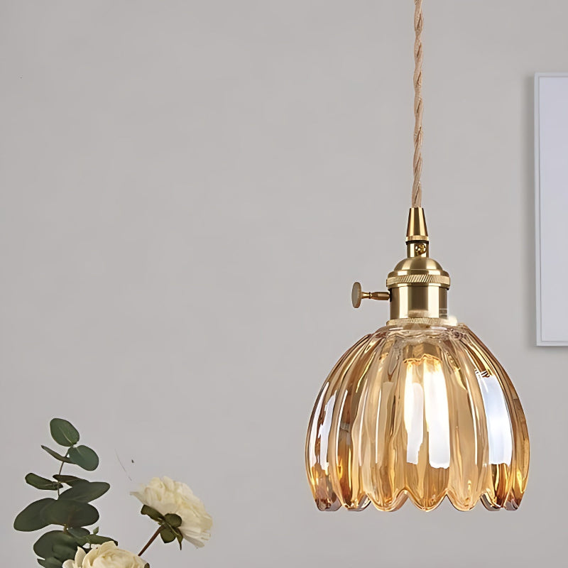 Retro Pendelleuchte mit Glasblütenknospen