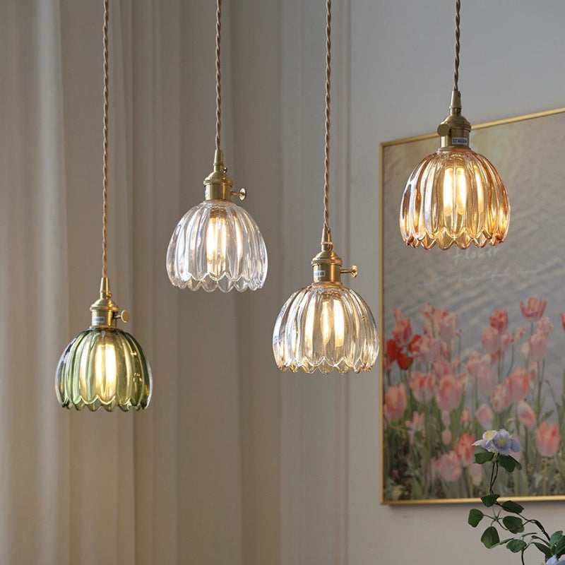 Retro Pendelleuchte mit Glasblütenknospen