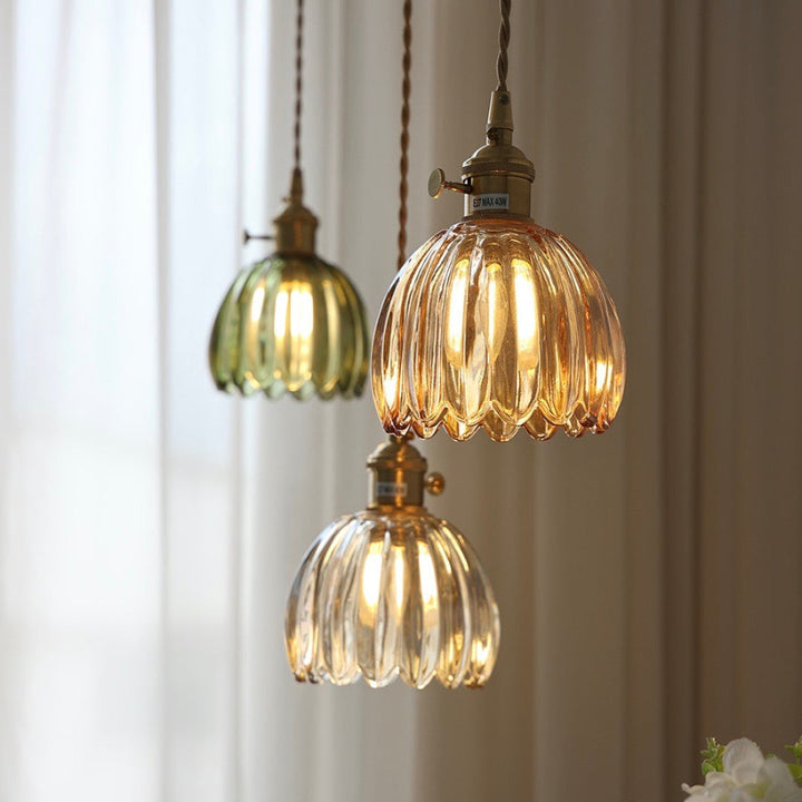 Retro Pendelleuchte mit Glasblütenknospen