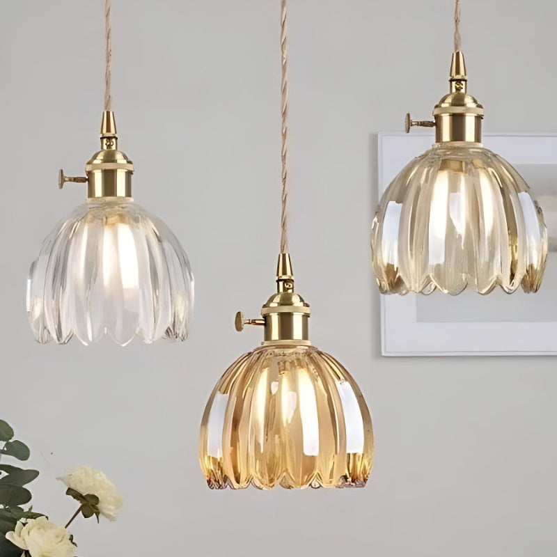 Retro Pendelleuchte mit Glasblütenknospen