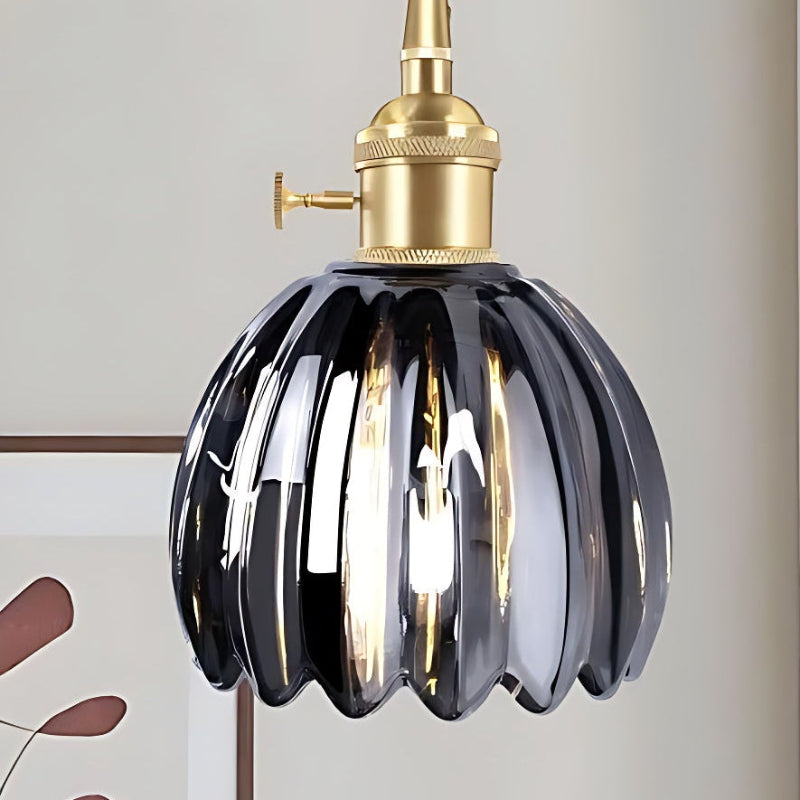 Retro Pendelleuchte mit Glasblütenknospen