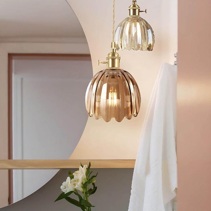 Retro Pendelleuchte mit Glasblütenknospen