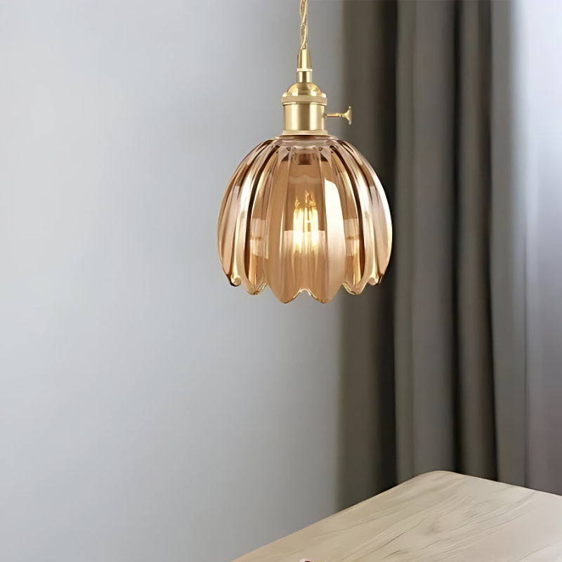 Retro Pendelleuchte mit Glasblütenknospen