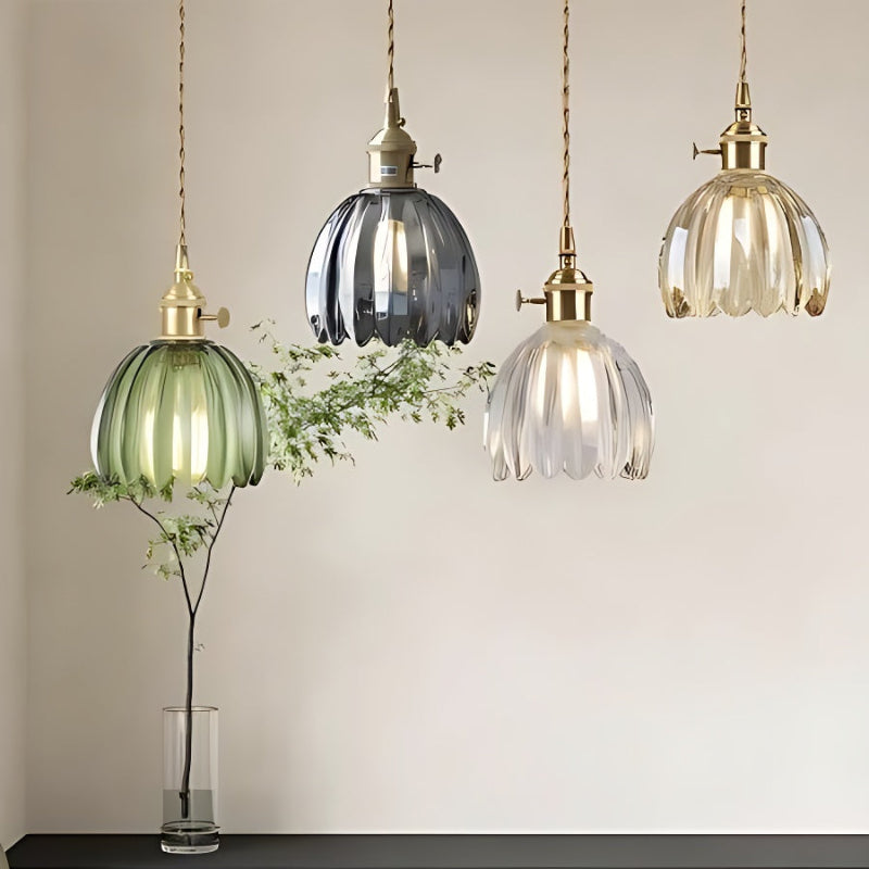 Retro Pendelleuchte mit Glasblütenknospen