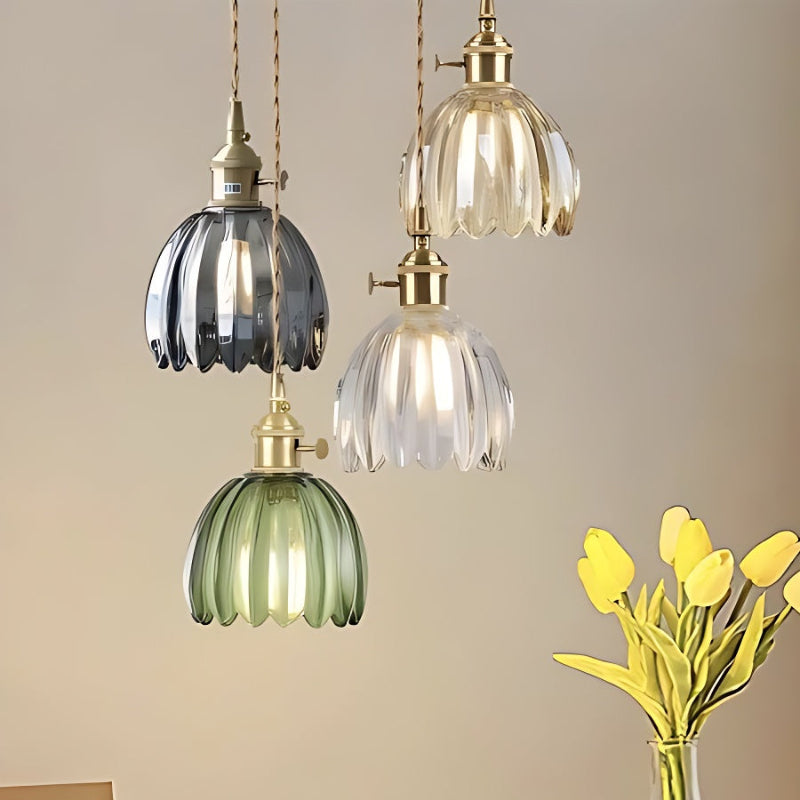 Retro Pendelleuchte mit Glasblütenknospen