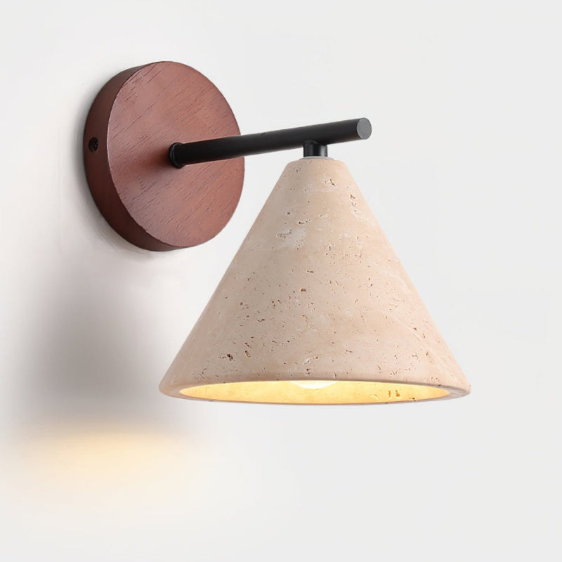 Minimalistische Wandleuchte aus Travertin im konischen Design