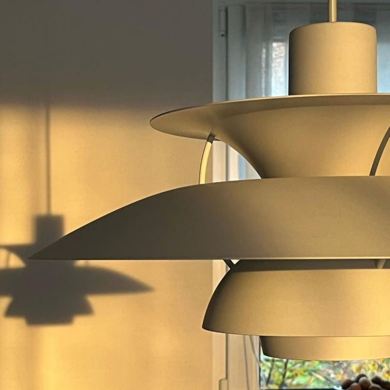 Dänische Pendelleuchte aus Metall – Klassische mehrschichtige Lampenschirmlampe fürs Schlafzimmer