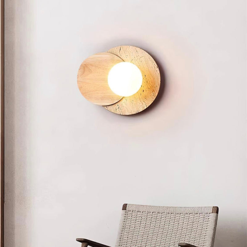 Minimalistische Wandleuchte aus Travertin-Doppelscheibenholz