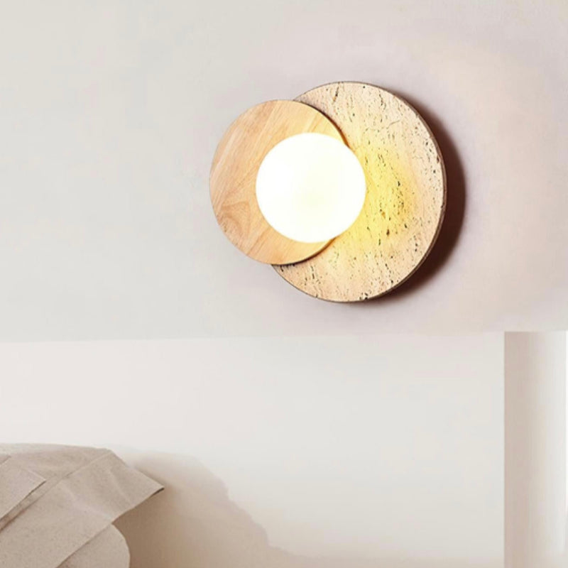 Minimalistische Wandleuchte aus Travertin-Doppelscheibenholz
