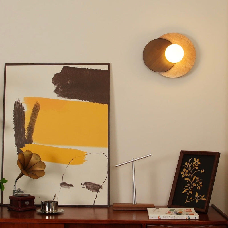 Minimalistische Wandleuchte aus Travertin-Doppelscheibenholz