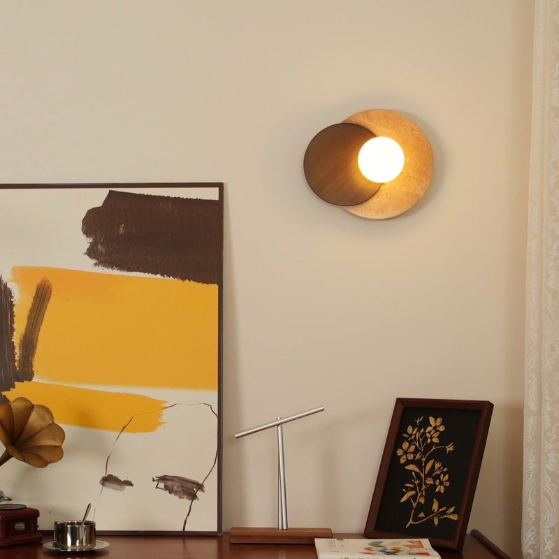 Minimalistische Wandleuchte aus Travertin-Doppelscheibenholz