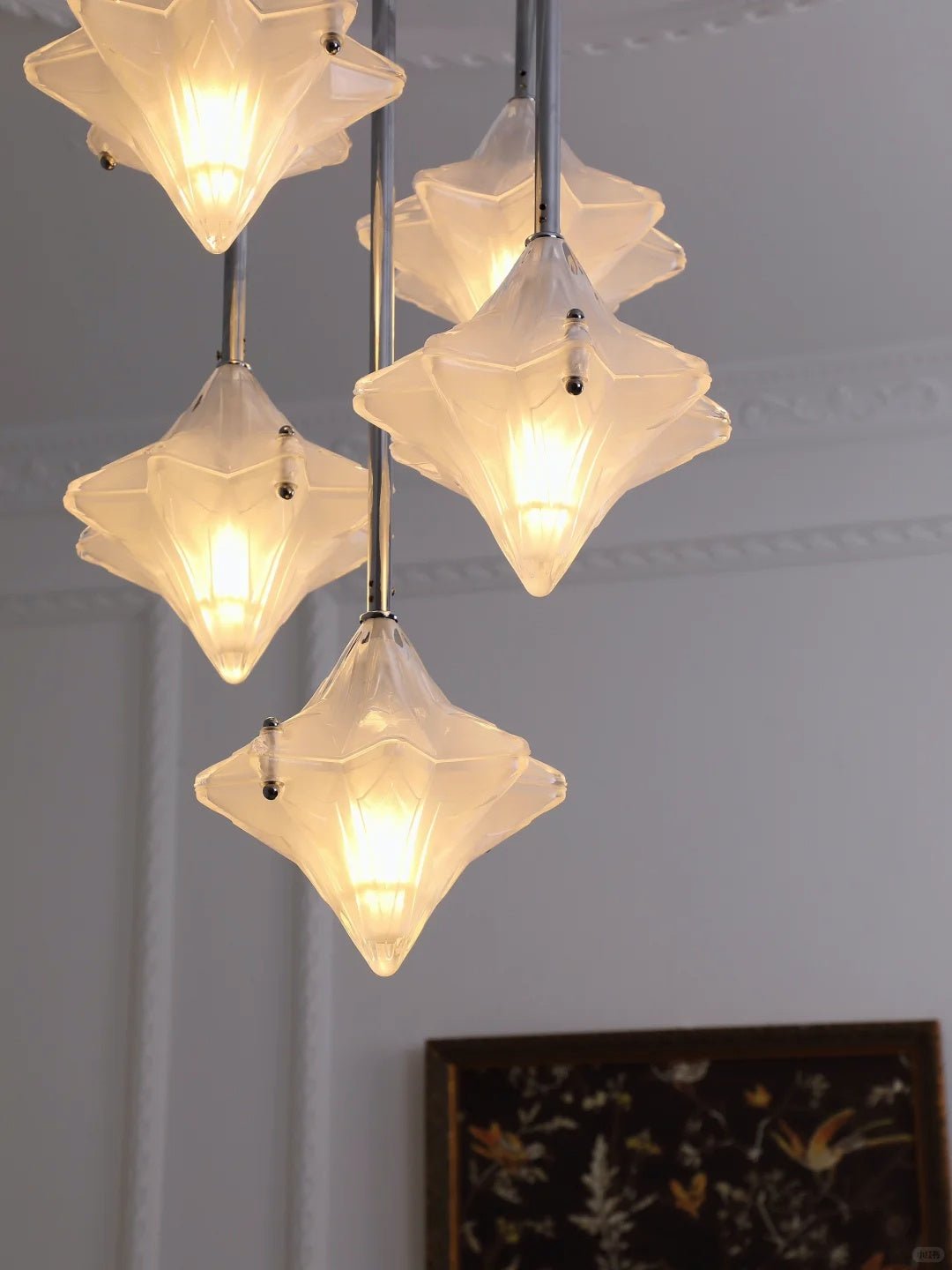 Art Deco Astris Star Kronleuchter - Milchglas-Dekoleuchte für Esszimmer 