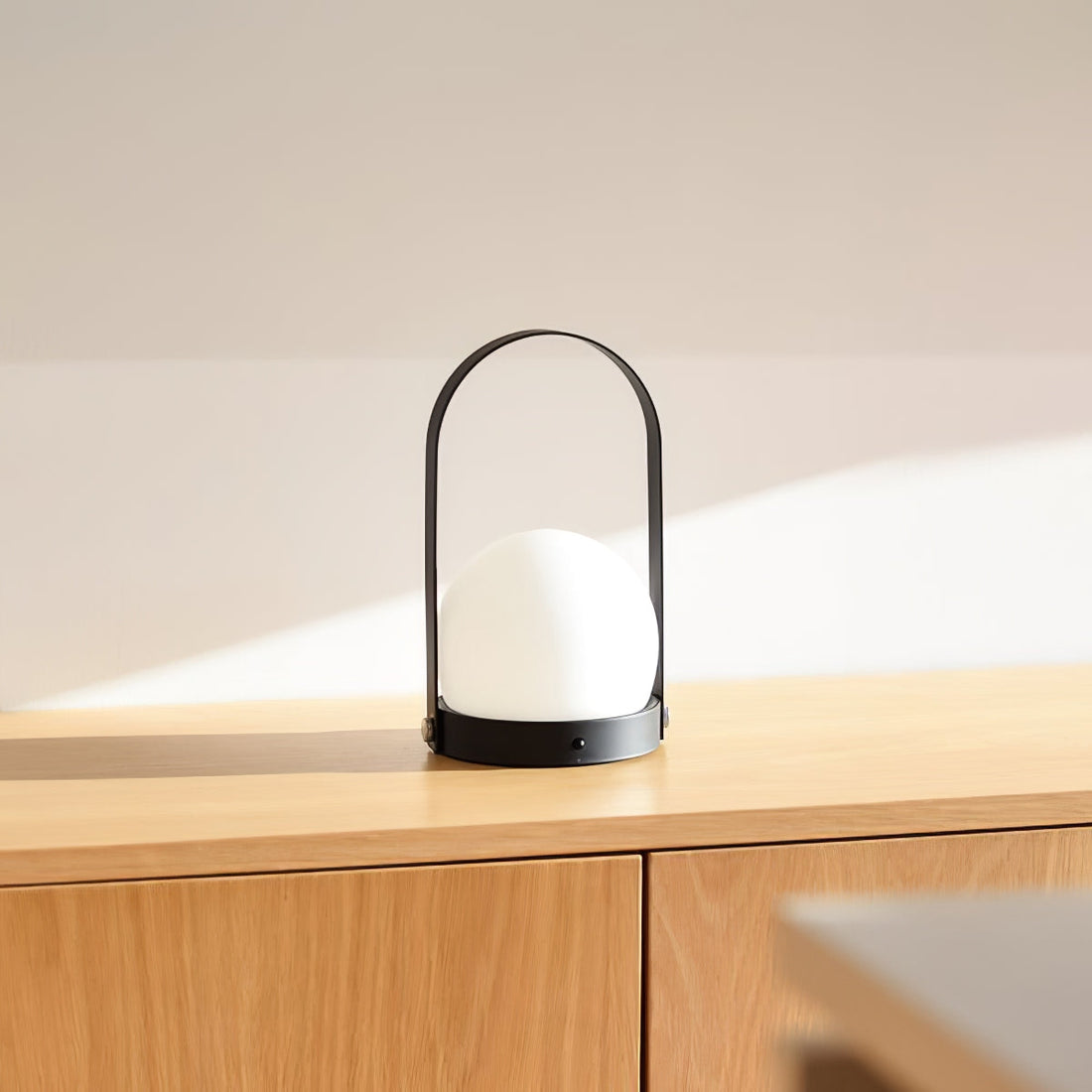 Tragbare Akku-Tischlampe – Moderne Lampe für Schreibtisch und Schlafzimmer