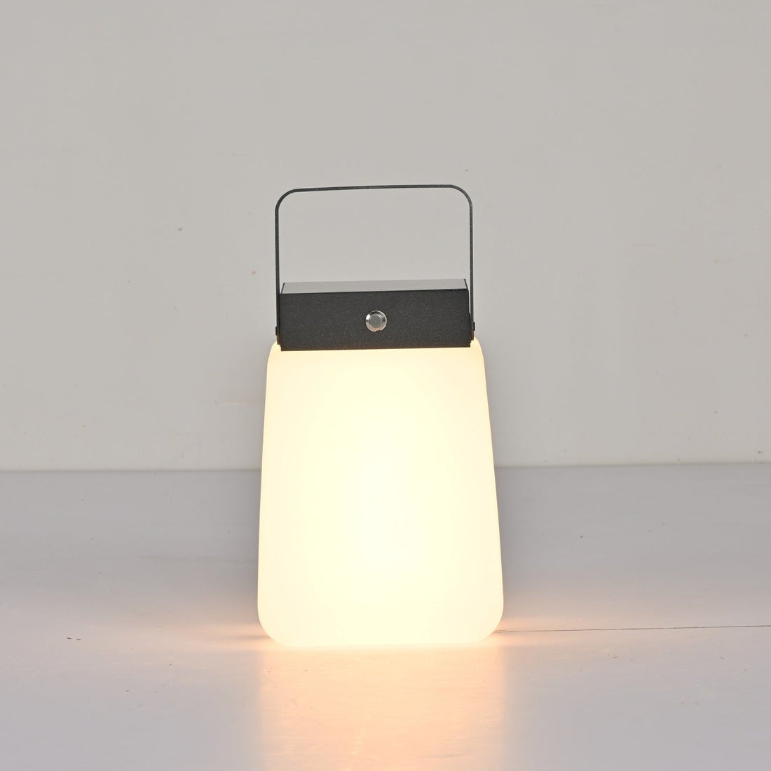 Tragbare Außenlaterne – Modernes LED-Licht für Garten &amp; Terrasse
