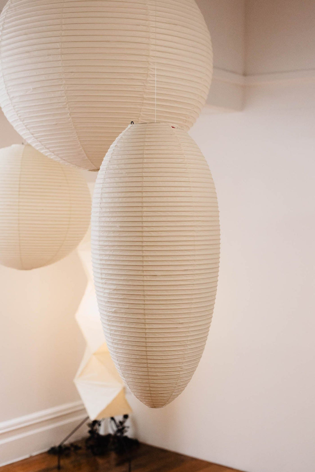 Washi-Papier-Pendelleuchte – Warmes Kastanienlicht für elegante Innenräume