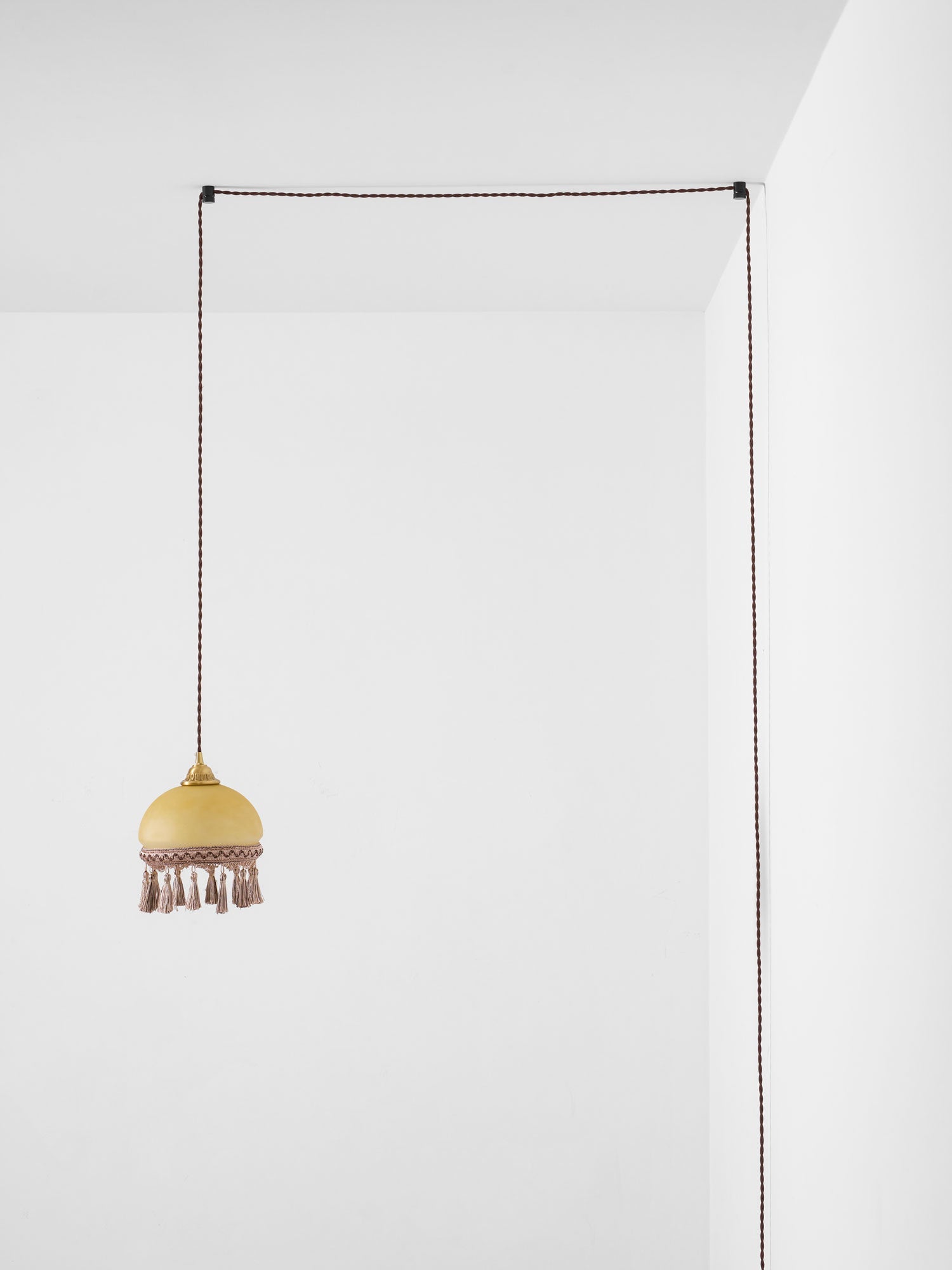 Hängeleuchte mit Quasten, Messing und Glas