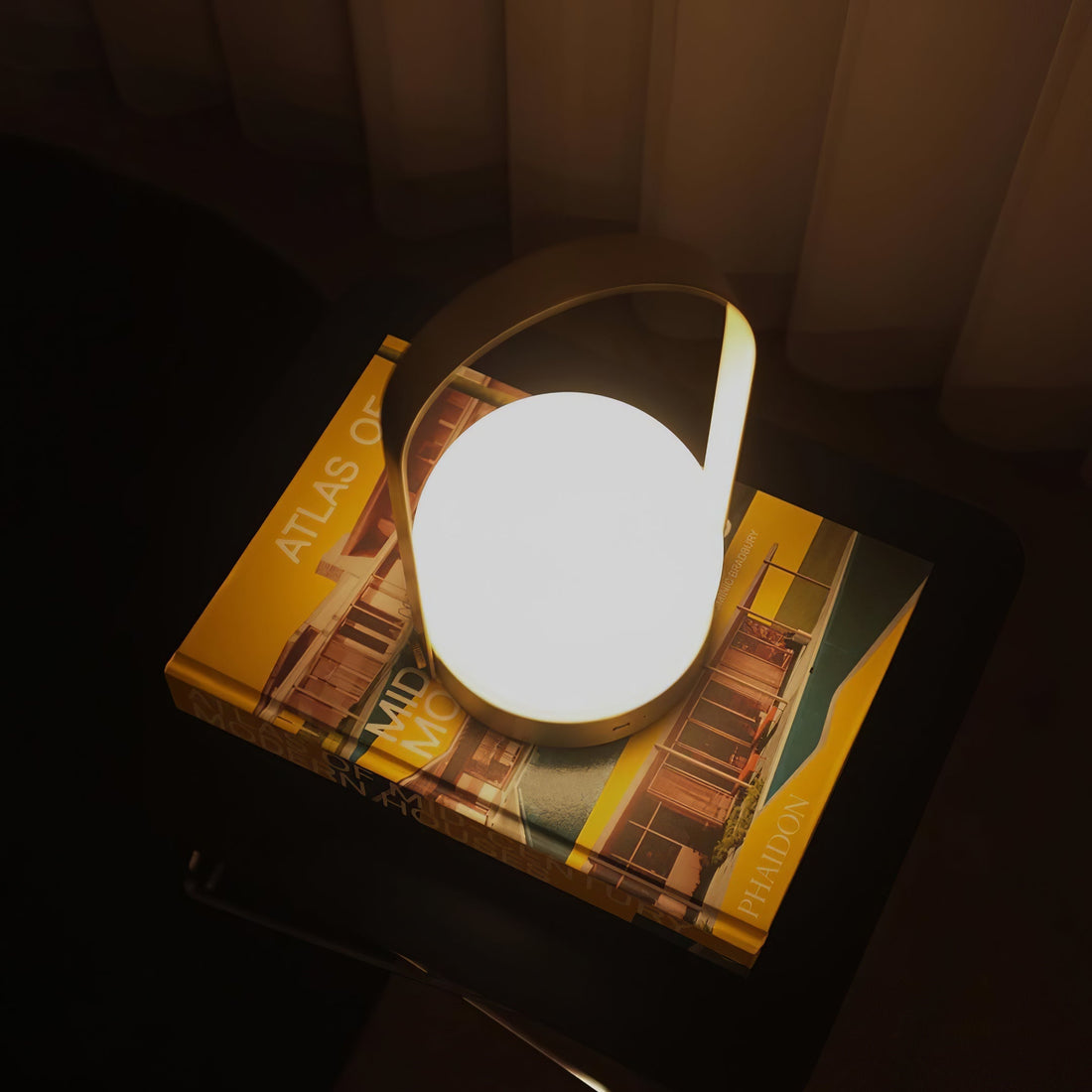 Tragbare Akku-Tischlampe – Moderne Lampe für Schreibtisch und Schlafzimmer