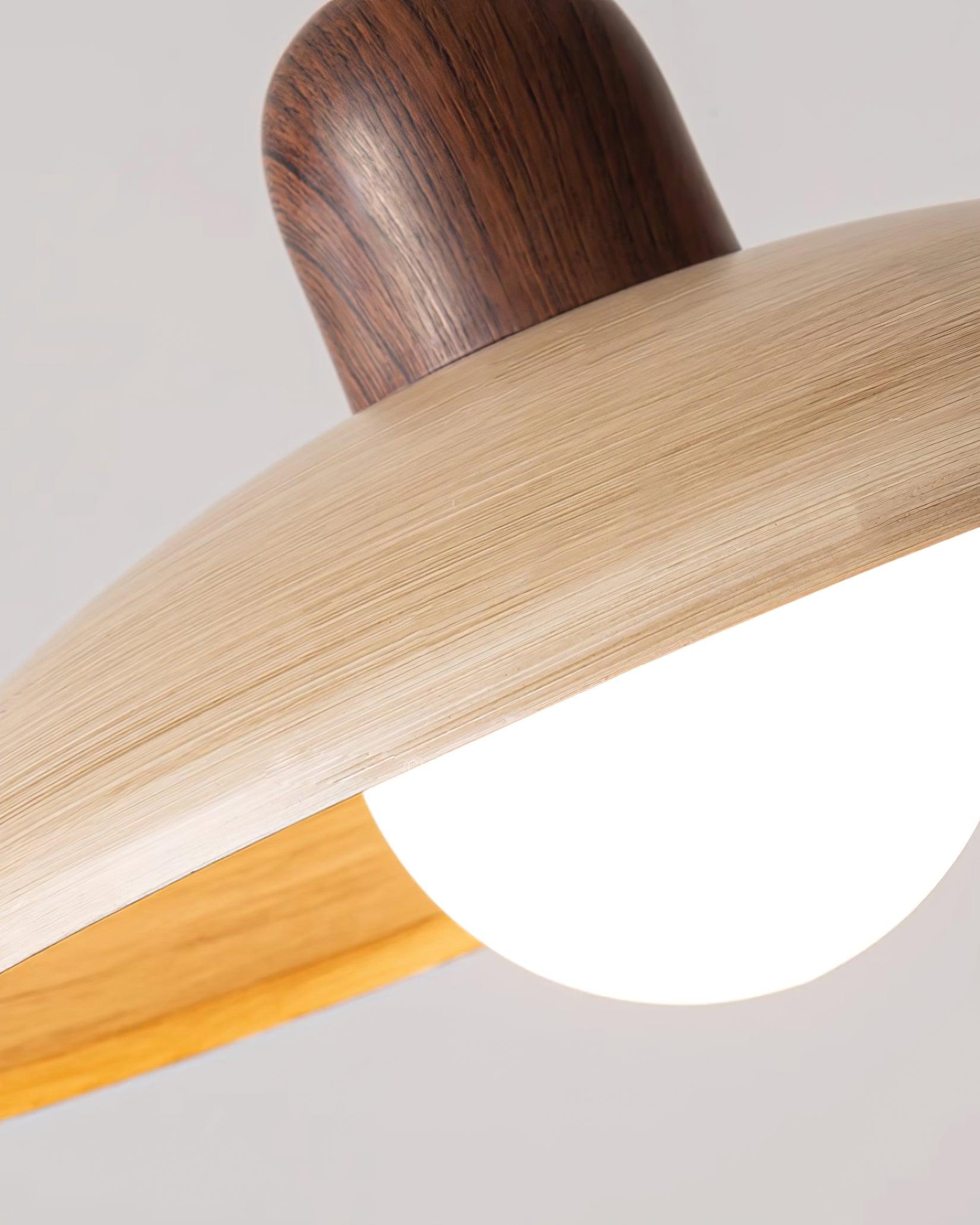 Stecker-Pendelleuchte aus Metall und Glas in Holzoptik