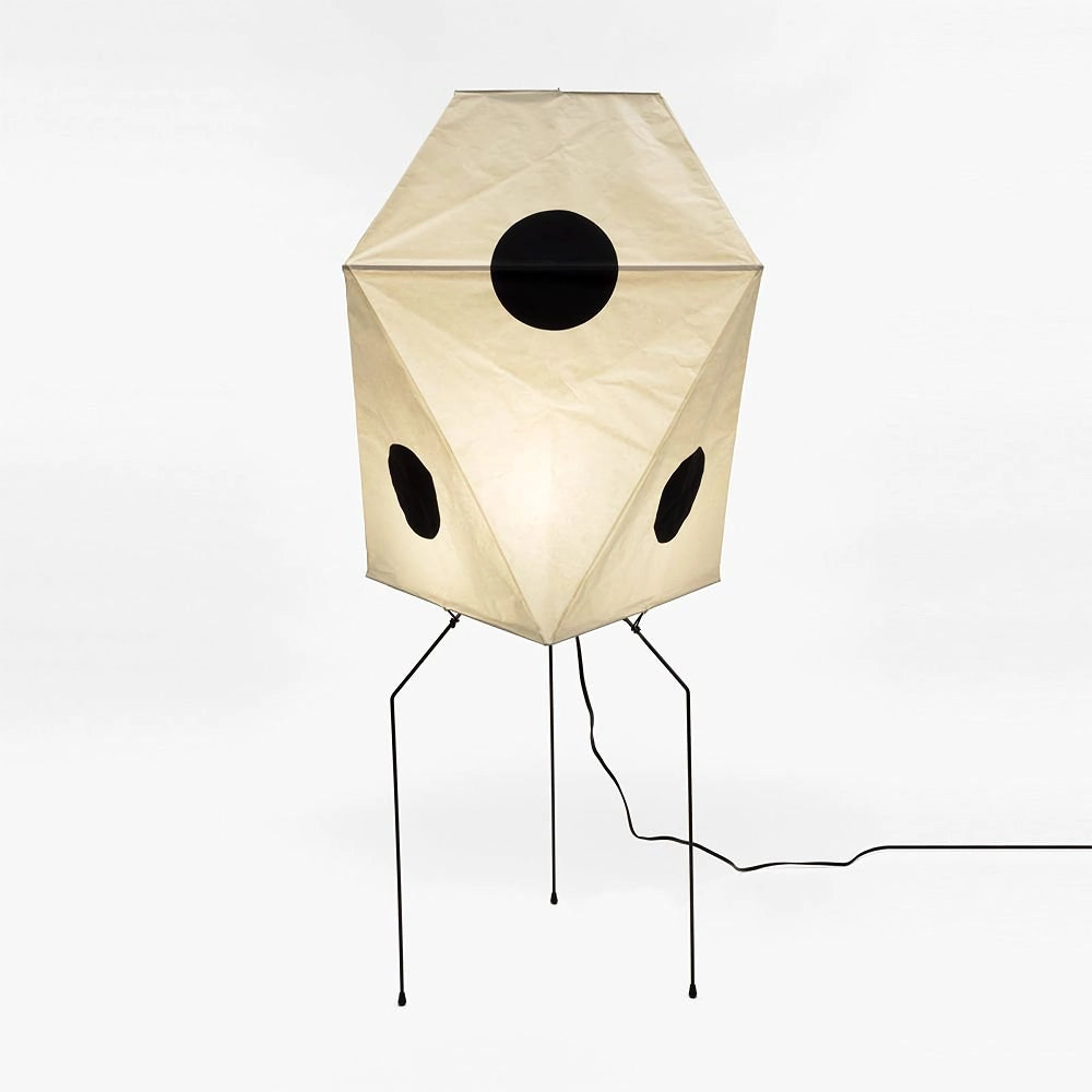 Origami Stehleuchte – Skulpturales Licht für Wohnzimmer &amp; Leseecke