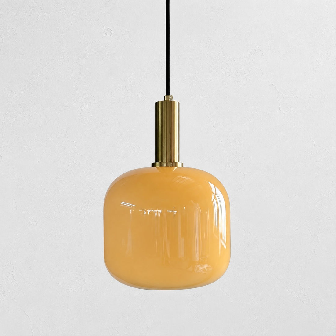 Hängelampe aus Glas mit glänzendem, abgerundetem gelbem Schirm – Metallfassung aus Messing für Küchen und Schlafzimmer