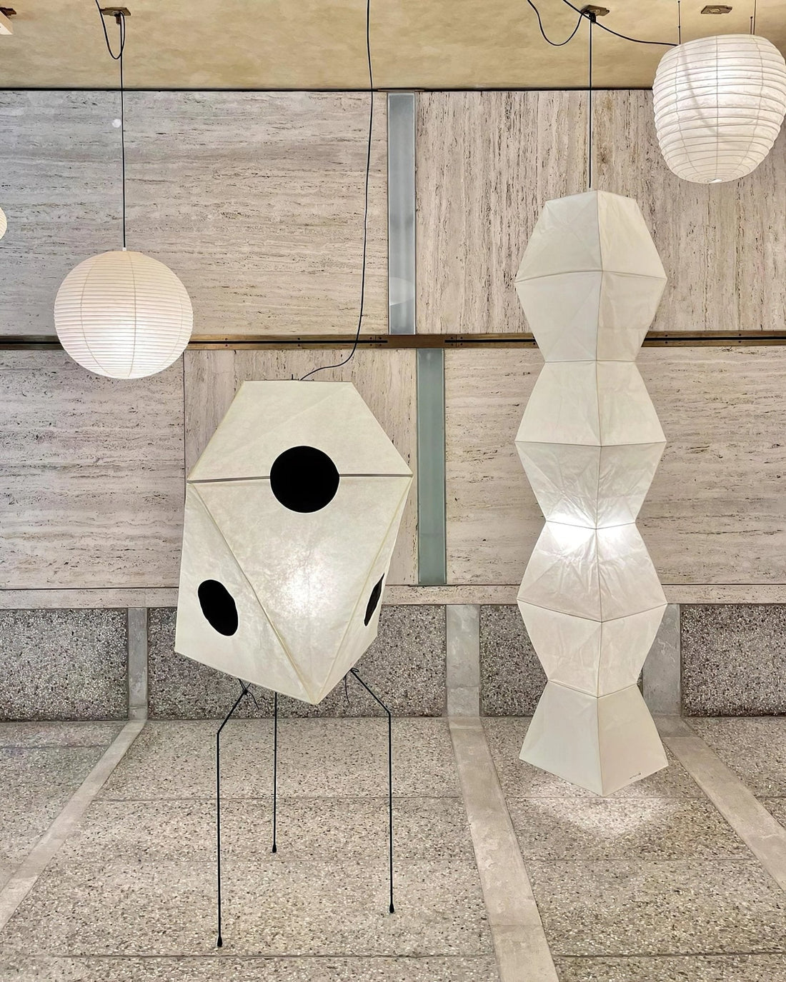 Origami Stehleuchte – Skulpturales Licht für Wohnzimmer &amp; Leseecke