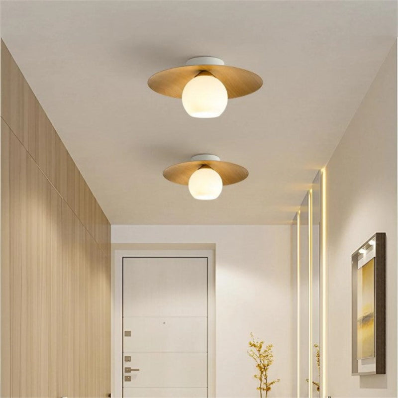 Moderne Deckenlampe aus Glas mit fliegender Untertasse