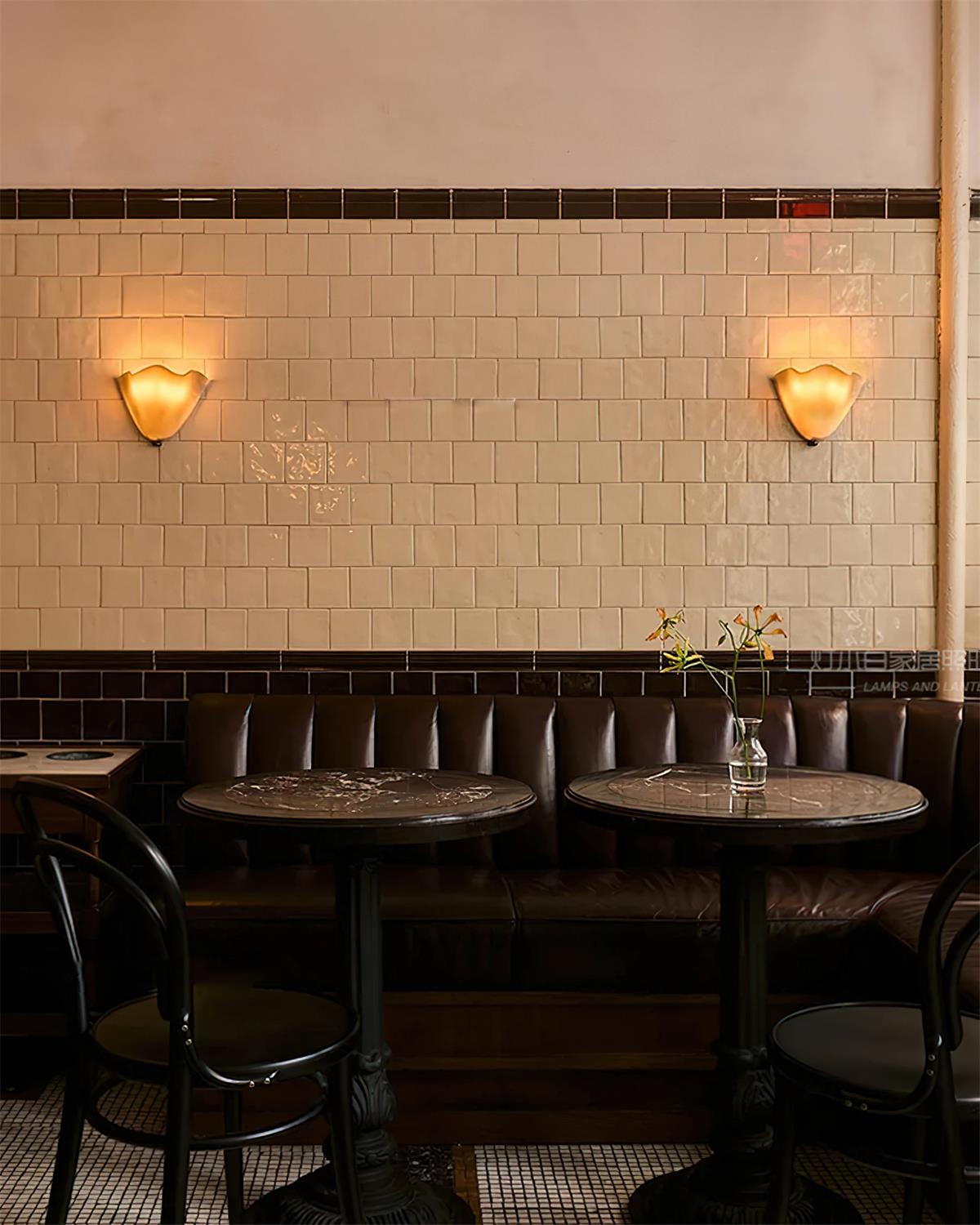 Moderne Wandleuchte Bellina – Kunsthandwerkliche Glaslampe Vera für die Inneneinrichtung