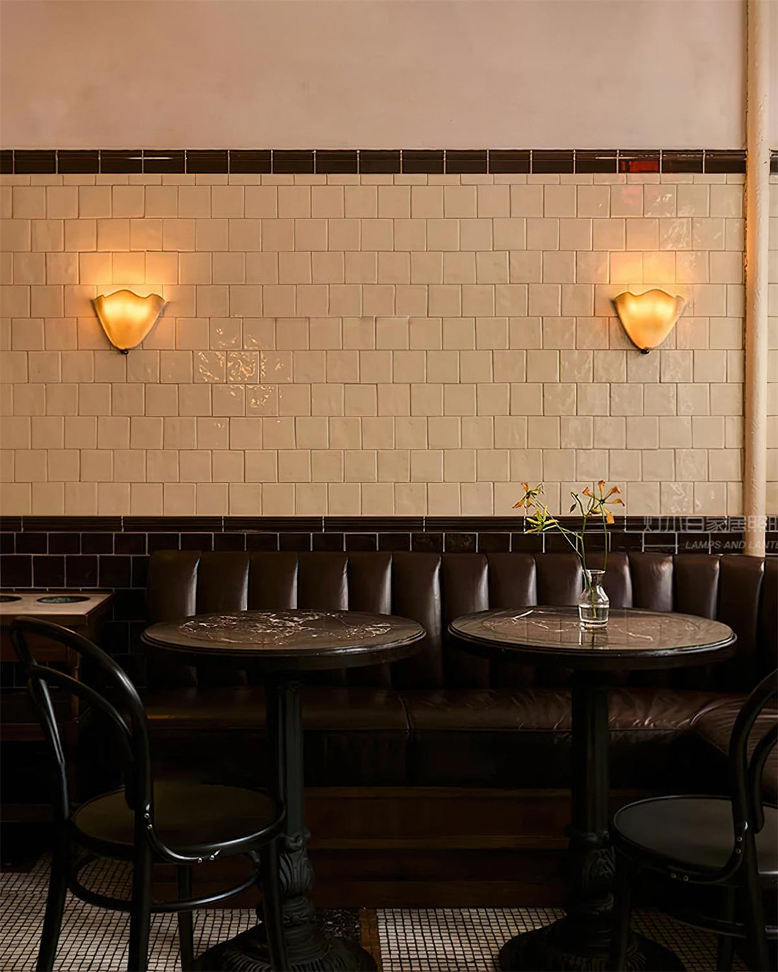 Moderne Wandleuchte Bellina – Kunsthandwerkliche Glaslampe Vera für die Inneneinrichtung