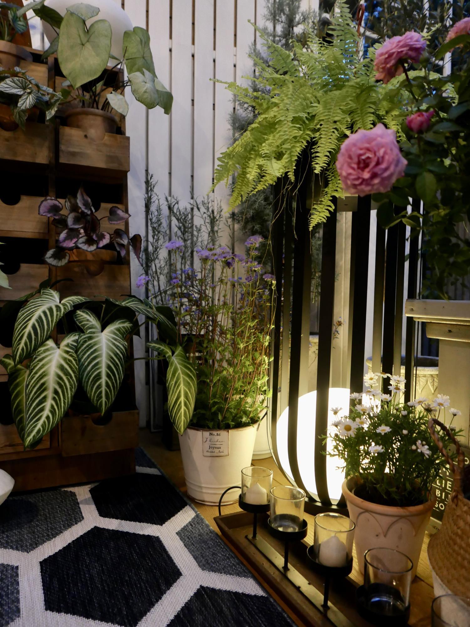 Garten-Außenstehlampe - Dimmbares LED-Licht mit Tablett und Blumentopf
