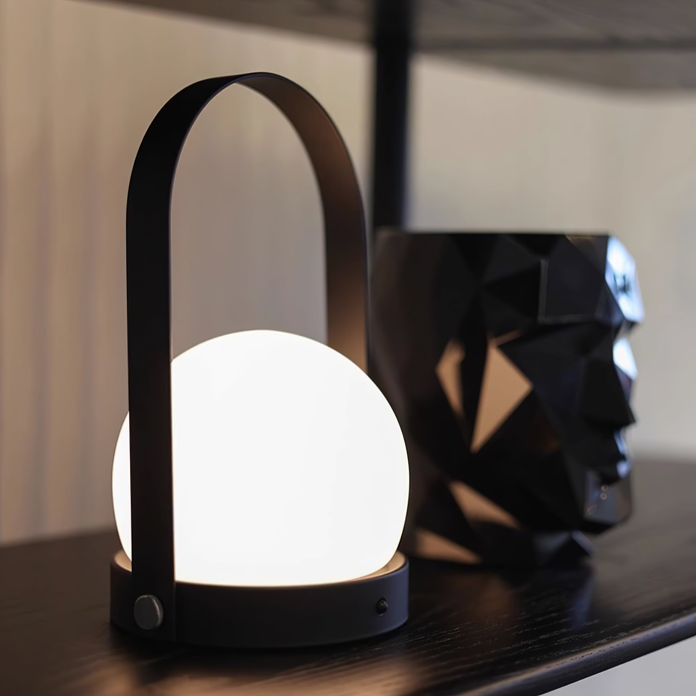 Tragbare Akku-Tischlampe – Moderne Lampe für Schreibtisch und Schlafzimmer