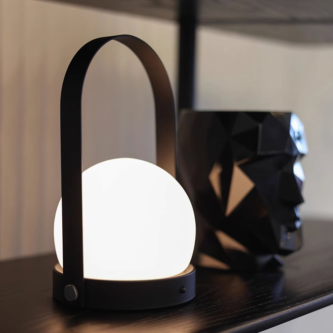 Tragbare Akku-Tischlampe – Moderne Lampe für Schreibtisch und Schlafzimmer