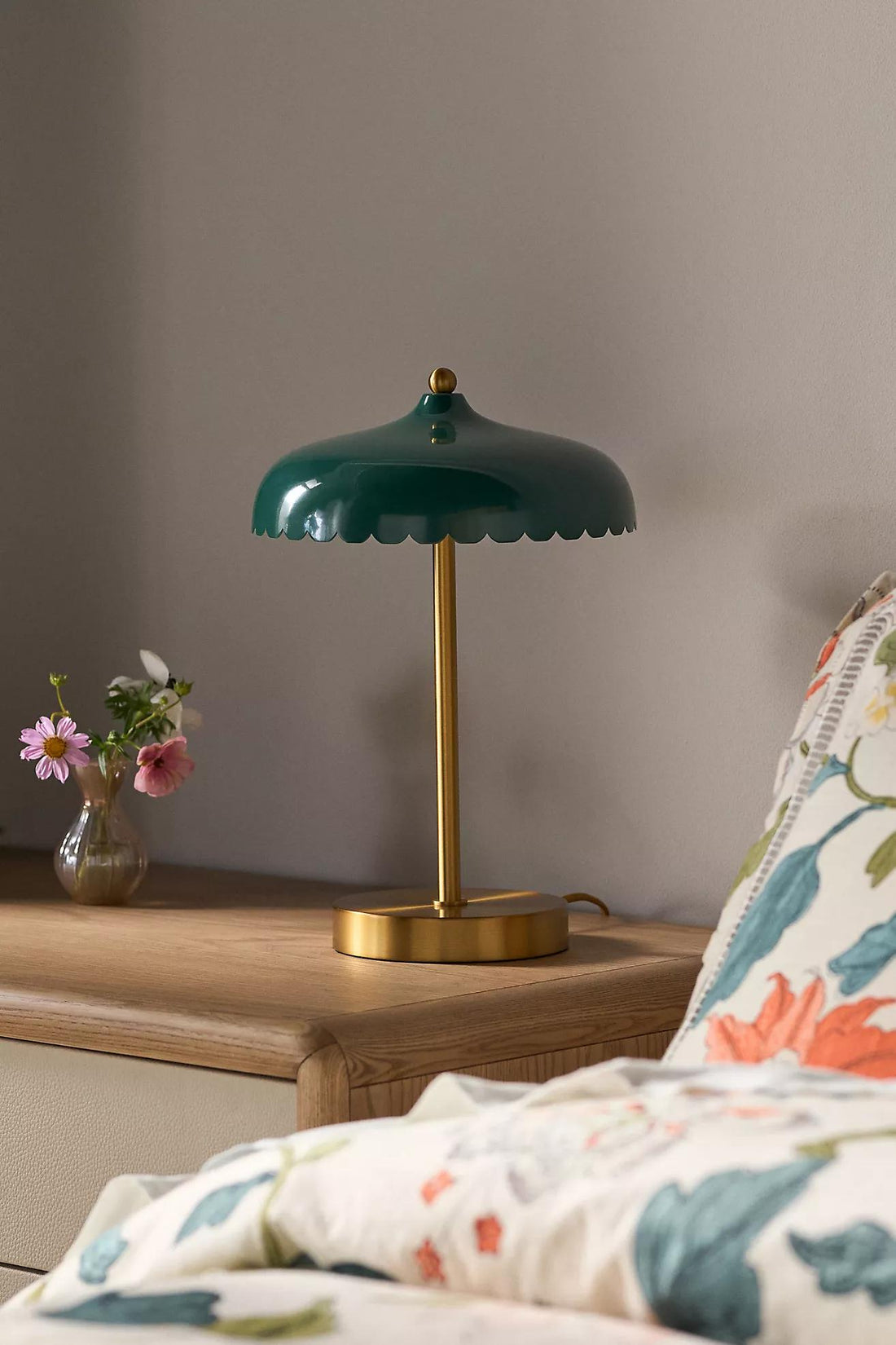 Rayla Curved Metal Base Table Lamp - Retro Scallop Light for Bedroom