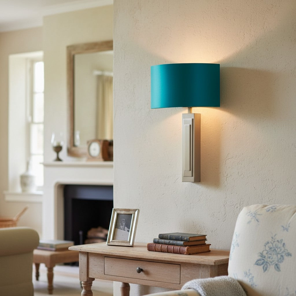 Linexis Wandleuchte im Vintage-Stil mit skulpturalem Armdesign – Moderner Art-Deco-Stil für Flure und Schlafzimmer