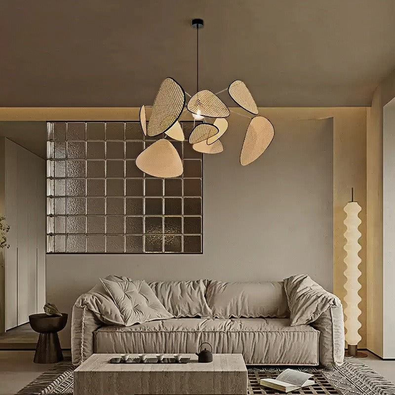 Handgefertigter Kronleuchter aus natürlichem Rattangewebe