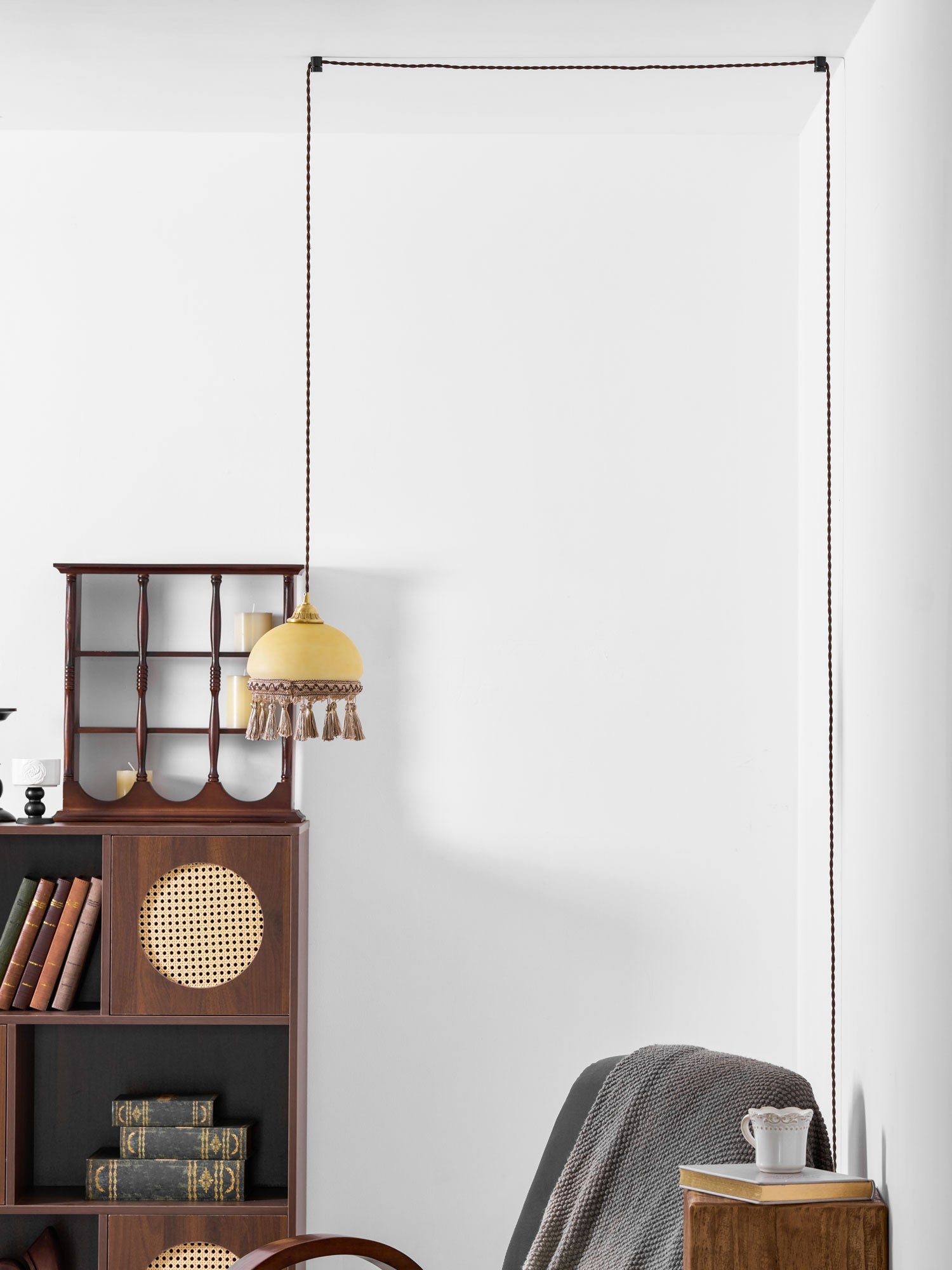 Hängeleuchte mit Quasten, Messing und Glas