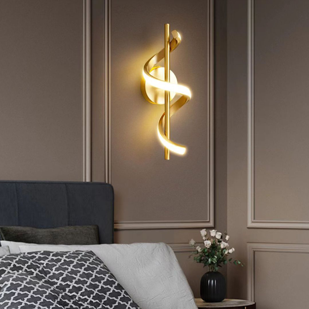Adjustable Streamlined Wall Sconce - Modern Brass Curved Bedside Lamp