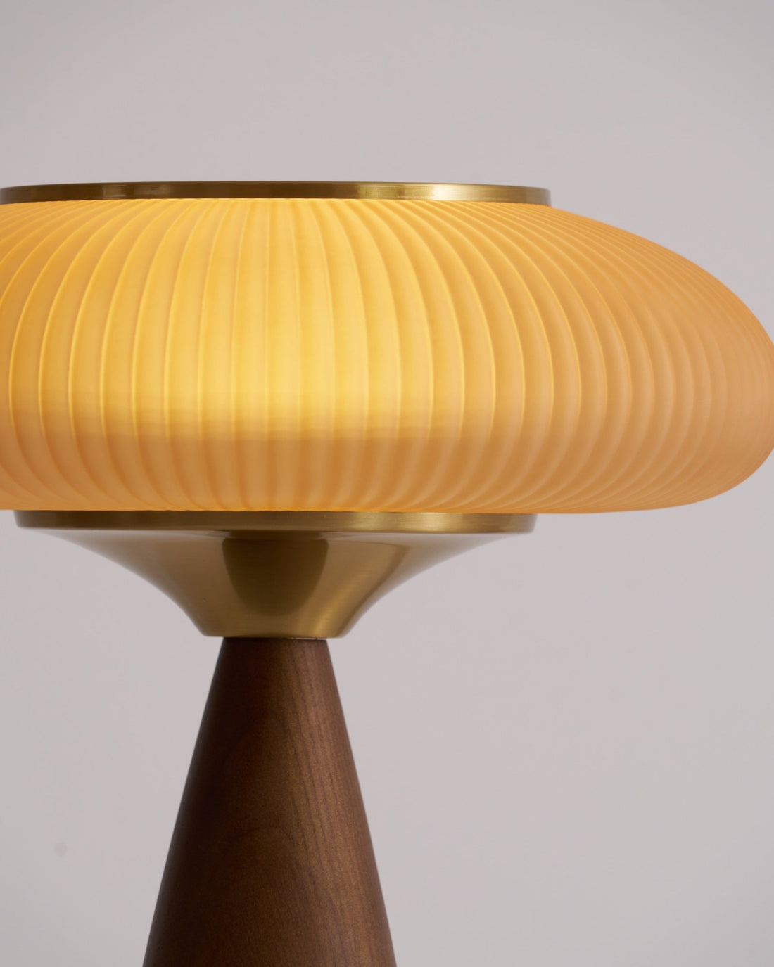 Wiederaufladbare Tischlampe aus Holz – Tischlampe für Zuhause mit Glasschirm