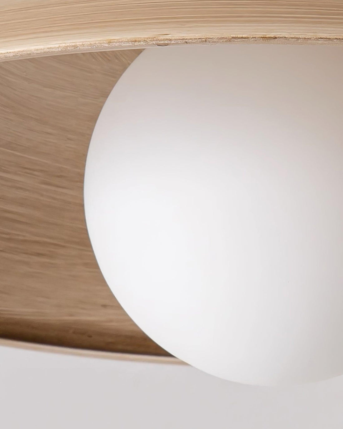 Stecker-Pendelleuchte aus Metall und Glas in Holzoptik